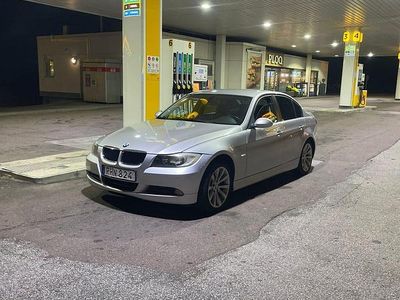 Begagnad BMW 318 143 HK (105 kW) 2008 Sedan