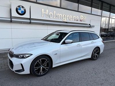 Vit Begagnad 2022 BMW 330e M Sport Kombi | 369 800 kr (Dyr)