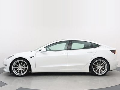 begagnad Tesla Model 3 Standard Range Plus (Dragkrok, Autopilot)