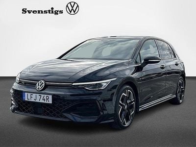 Begagnad VW Golf VIII R-line 150 HK (110 kW) 2024 Grenadilla black metallic Kombi