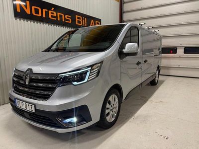 Grå Begagnad 2023 Renault Trafic Minibuss | 339 000 kr
