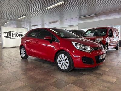 Begagnad Kia Rio 84 HK (61 kW) 2014 Röd metallic Halvkombi
