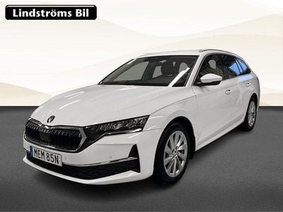 Vit Begagnad 2024 Skoda Octavia Comfort Kombi | 309 900 kr (Marknadspris)