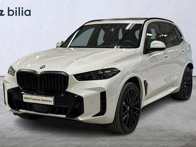Begagnad BMW X5 M Sport 490 HK (360 kW) 2025 Alpin vit SUV