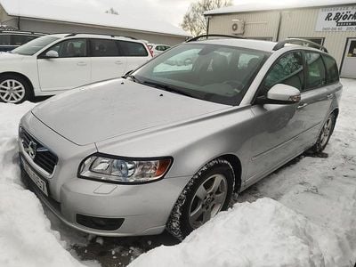 Ljusgrå Begagnad 2010 Volvo V50 Momentum Kombi | 49 900 kr (Marknadspris)
