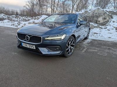 Denim blue metallic 723 Begagnad 2019 Volvo V60 Kombi | 220 000 kr (Marknadspris)