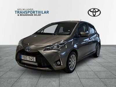Begagnad Toyota Yaris Hybrid Comfort 102 HK (75 kW) 2017 Grå