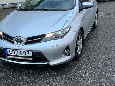 Begagnad 2014 Toyota Auris Hybrid Halvkombi | 85 000 kr (Bra pris)