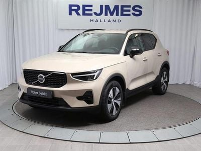 Ljusbrun (brun) Begagnad 2024 Volvo XC40 Plus SUV | 389 500 kr (Marknadspris)