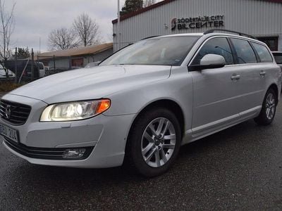 Vit Begagnad 2013 Volvo V70 Momentum Kombi | 99 900 kr (Marknadspris)