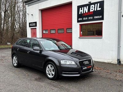 Grå Begagnad 2011 Audi A3 Sportback Attraction Halvkombi | 64 900 kr (Marknadspris)