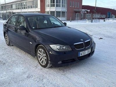 Blå Begagnad 2005 BMW 320 Advantage Sedan | 22 500 kr (Superpris)