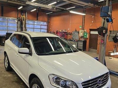 Begagnad Volvo XC60 Momentum 136 HK (100 kW) 2014 Vit SUV