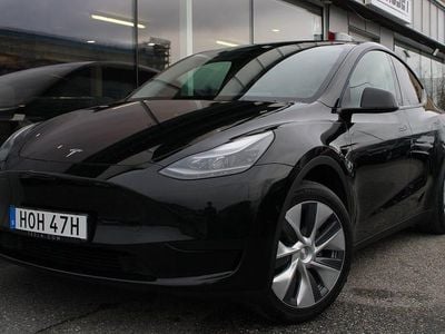 Svart Begagnad 2024 Tesla Model Y Standard Range SUV | 369 900 kr (Marknadspris)