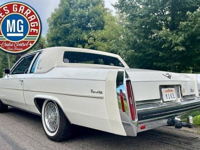 Begagnad Cadillac Coupé DeVille 184 HK (135 kW) 1983 Cotillion white Sportkupé