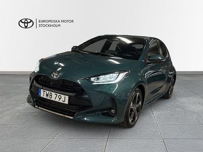 Grön Begagnad 2024 Toyota Yaris Hybrid Style Halvkombi | 294 800 kr (Marknadspris)