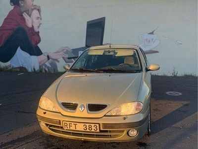 Grön Begagnad 2000 Renault Mégane Sedan | 15 499 kr
