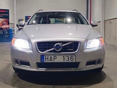 Ljusgrå Begagnad 2013 Volvo V70 R-Design Kombi | 99 900 kr (Marknadspris)