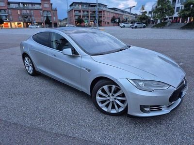 Begagnad 2014 Tesla Model S Halvkombi | 219 000 kr (Lite dyr)