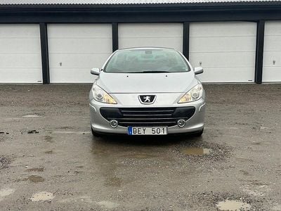 Begagnad Peugeot 307 CC 109 HK (80 kW) 2007 Silver Cab
