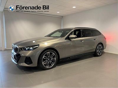 Grå Ny 2026 BMW 530e Kombi | 704 400 kr