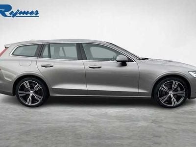 Grå Begagnad 2021 Volvo V60 Inscription Kombi | 349 900 kr (Marknadspris)