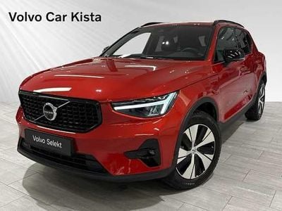 Röd Begagnad 2022 Volvo XC40 Plus SUV | 399 900 kr (Marknadspris)