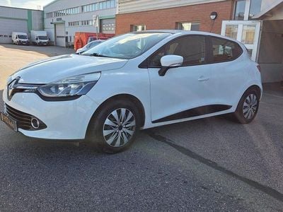 Vit Begagnad 2014 Renault Clio IV Halvkombi | 75 900 kr (Marknadspris)