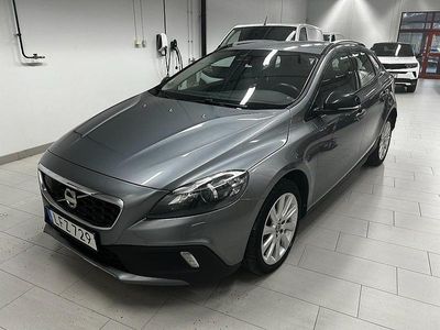 Grå Begagnad 2016 Volvo V40 Momentum Halvkombi | 114 900 kr (Marknadspris)