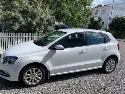 Vit Begagnad 2016 VW Polo Halvkombi | 100 000 kr (Marknadspris)