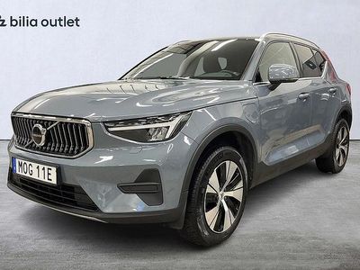 Grå Begagnad 2022 Volvo XC40 Core SUV | 354 900 kr (Marknadspris)