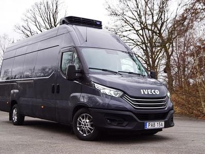 Mörkgrå (grå) Begagnad 2022 Iveco Daily Van | 359 000 kr (Superpris)