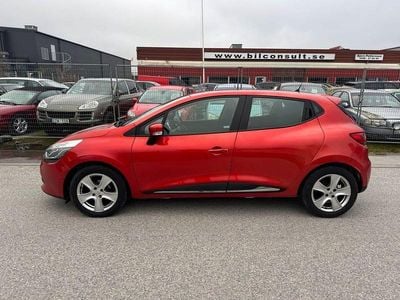 Röd (rödmetallic) Begagnad 2016 Renault Clio IV Halvkombi | 89 500 kr (Marknadspris)