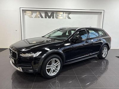 Svart Begagnad 2018 Volvo V90 CC Momentum Kombi | 244 000 kr (Marknadspris)