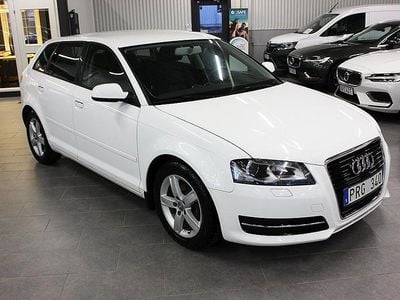 Begagnad Audi A3 Sportback Attraction 105 HK (77 kW) 2011 Vit Halvkombi