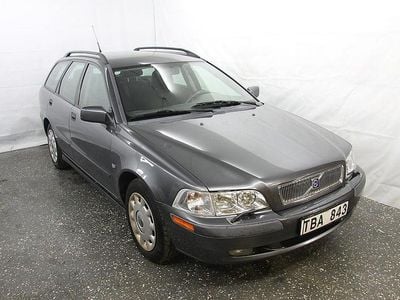 Begagnad Volvo V40 163 HK (119 kW) 2001 Grå Kombi