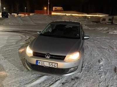 Begagnad VW Polo 90 HK (66 kW) 2011 Silver Halvkombi
