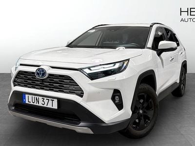Vit Begagnad 2023 Toyota RAV4 Hybrid Executive SUV | 399 900 kr (Superpris)
