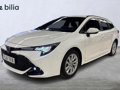 Vit Begagnad 2023 Toyota Corolla Active Kombi | 279 900 kr (Marknadspris)