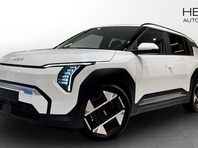 Vit (white) Ny 2025 Kia EV3 Plus SUV | 490 685 kr (Marknadspris)