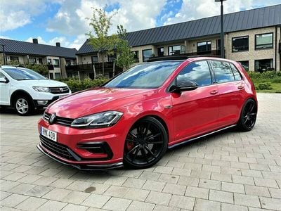 Röd Begagnad 2017 VW Golf VII R Halvkombi | 329 900 kr