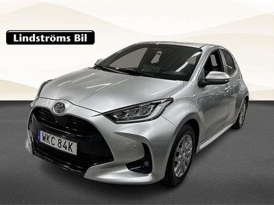 Silver Begagnad 2024 Toyota Yaris Hybrid Style Halvkombi | 275 000 kr