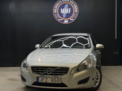 Ljusgrå (grå) Begagnad 2013 Volvo V60 Momentum Kombi | 174 800 kr (Dyr)