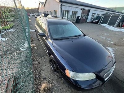 Mörkblå Begagnad 2004 Volvo V70 Momentum Kombi | 25 000 kr (Bra pris)