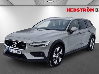 Grå Begagnad 2019 Volvo V60 CC Kombi | 235 000 kr (Marknadspris)