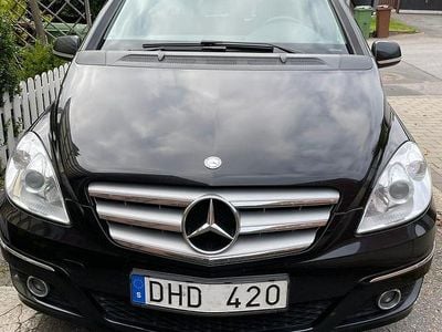 Svart Begagnad 2011 Mercedes B180 Minibuss | 50 000 kr (Marknadspris)