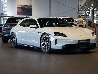 Vit Begagnad 2024 Porsche Taycan Sport Turismo Sedan | 949 000 kr (Dyr)