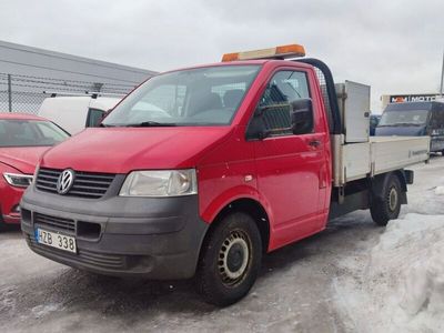 begagnad VW Transporter 2.5 TDI 131hk Pickup Flak + Kran HIAB