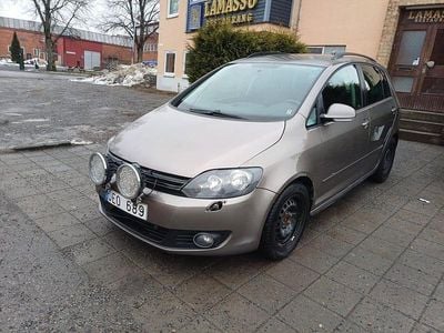 Begagnad VW Golf Plus Cross 105 HK (77 kW) 2012 Brun Minibuss