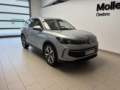 Silver (oyster silver metallic) Ny 2025 VW Tiguan Life SUV | 490 600 kr (Dyr)